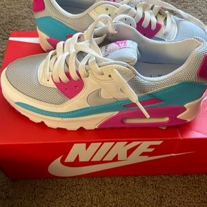 WOMENS NIKE AIR MAX
